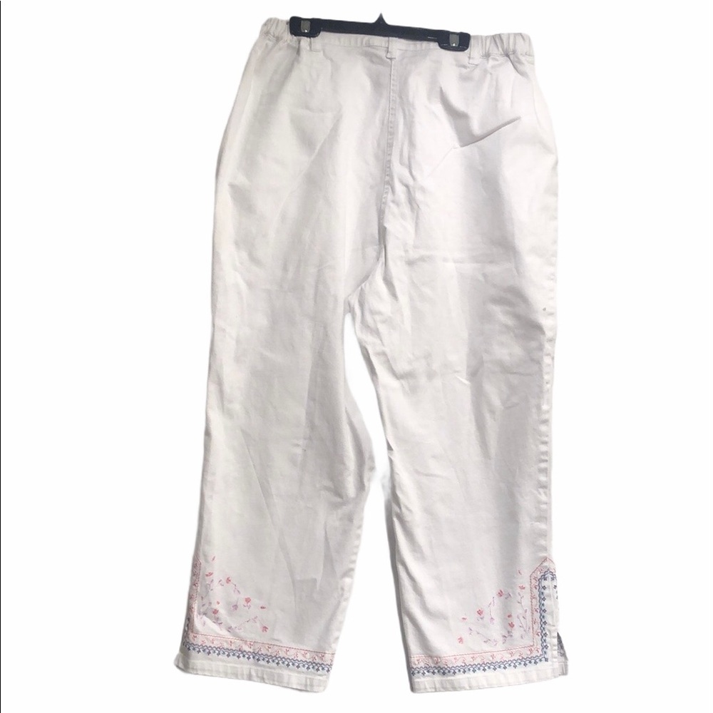 Denim & Co capris in white. With embroidery detail and a cotton blend size large - Picture 2 of 16
